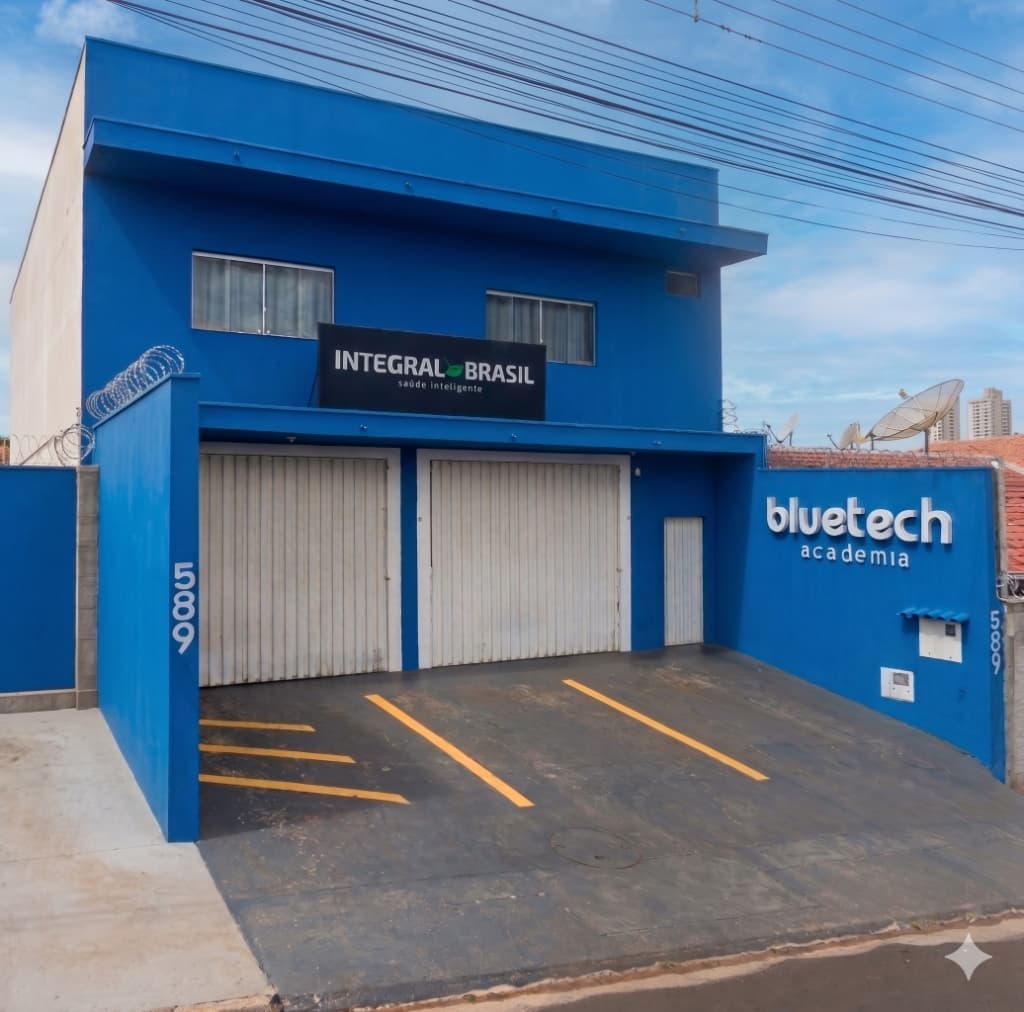 Fachada azul da Bluetech Academia em Vila Nicacio, Franca-SP